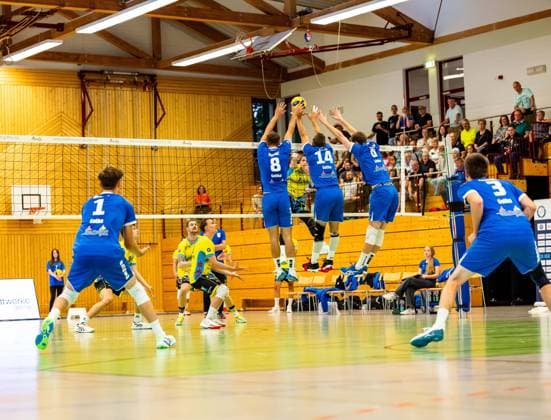 21 09 2024, GER, Volleyball, 2 BL Maenner Sued, Saison 2024 2025, 1 Spieltag, Blue Volleys Gotha TSV Mimmenhausen Dominik Duchac Blue Volleys Gotha Tomasz Gorski Blue Volleys Gotha Erik Niederluecke Blue Volleys Gotha 99867 Gotha Sporthalle Sportanlage Ernesti Thüringen Germany