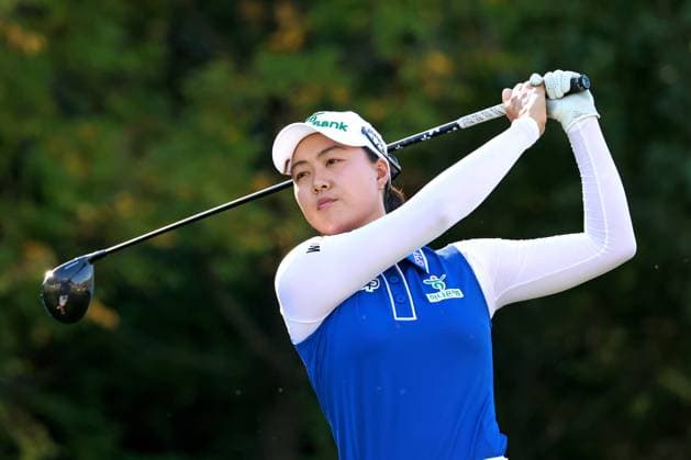 CINCINNATI, OH - SEPTEMBER 22: LPGA, Golf Damen golfer Minjee Lee plays her tee shot on the 8th hole during the final round of the Kroger Queen City Championship presented by P&G on September 22, 2024, at TPC River™s Bend in Cincinnati, Ohio. (Photo by Brian Spurlock Icon Sportswire) GOLF: SEP 22 LPGA Kroger Queen City Championship pres by P&G EDITORIAL USE ONLY Icon24092211