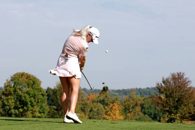 CINCINNATI, OH - SEPTEMBER 22: LPGA, Golf Damen golfer Charley Hull plays her tee shot on the 7th hole during the final round of the Kroger Queen City Championship presented by P&G on September 22, 2024, at TPC River™s Bend in Cincinnati, Ohio. (Photo by Brian Spurlock Icon Sportswire) GOLF: SEP 22 LPGA Kroger Queen City Championship pres by P&G EDITORIAL USE ONLY Icon24092214