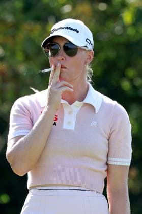CINCINNATI, OH - SEPTEMBER 22: LPGA, Golf Damen golfer Charley Hull smokes a cigarette while waiting on the 8th tee during the final round of the Kroger Queen City Championship presented by P&G on September 22, 2024, at TPC River™s Bend in Cincinnati, Ohio. (Photo by Brian Spurlock Icon Sportswire) GOLF: SEP 22 LPGA Kroger Queen City Championship pres by P&G EDITORIAL USE ONLY Icon24092217