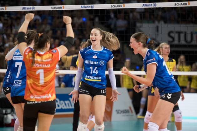 Kelsey Veltmann Allianz MTV Stuttgart, 14 cheers, joy with team GER, Allianz MTV Stuttgart vs SSC Palmberg Schwerin, Sparda Bank Supercup 2024, VBL, season 2024 2025, 22 09 2024 GER, Allianz MTV Stuttgart vs SSC Palmberg Schwerin, Sparda Bank Supercup 2024, VBL, season 2024 2025, 22 09 2024 Stuttgart Copyright: xSandyxDinkelackerx EP_SDR