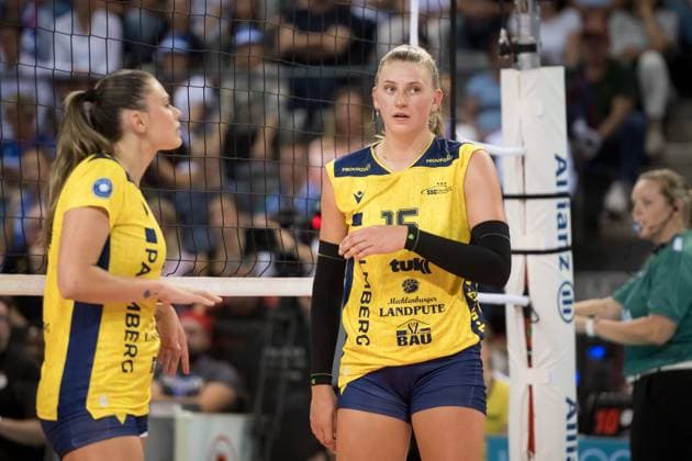 Elles Dambrink SSC Palmberg Schwerin, 15 pensive GER, Allianz MTV Stuttgart vs SSC Palmberg Schwerin, Sparda Bank Supercup 2024, VBL, 2024 2025 season, 22 09 2024 GER, Allianz MTV Stuttgart vs SSC Palmberg Schwerin, Sparda Bank Supercup 2024, VBL, 2024 2025 season, 22 09 2024 Stuttgart Copyright: xSandyxDinkelackerx EP_SDR