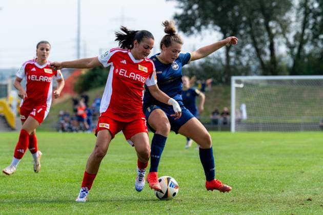 22 09 2024, Football, 2 Womens Bundesliga, 2024 2025, SG 99 Andernach 1 FC Union Berlin Athanasia Moraitou 77 Uniion Berlin and Leonie Wäschenbach 17 Andernach in duel Andernach Stadium Rhineland-Palatinate Germany