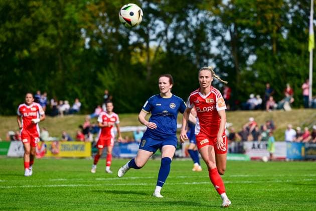 22 09 2024, Football, 2 Womens Bundesliga, 2024 2025, SG 99 Andernach 1 FC Union Berlin Judith Steinert 17 Union Berlin watches the ball closely Andernach Stadium Rhineland-Palatinate Germany