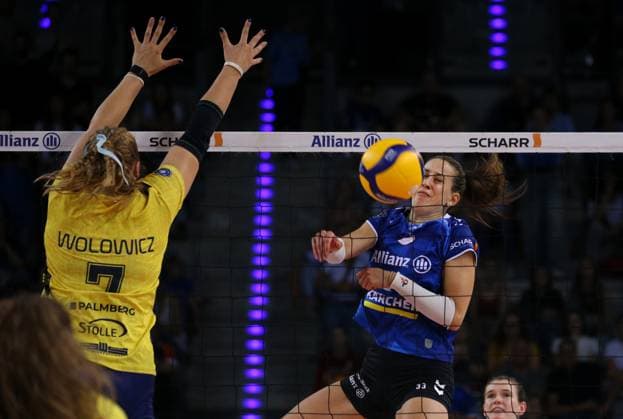 BAU 22 09 2024 Stuttgart Volleyball Supercup Allianz MTV Stuttgart vs SSC Palmberg Schwerin, Maria Segura Palleres Stuttgart, right