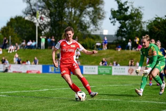 22 09 2024, Football, 2 Womens Bundesliga, 2024 2025, SG 99 Andernach 1 FC Union Berlin Marie Becker 4 Union Berlin with the ball Andernach Stadium Rhineland-Palatinate Germany