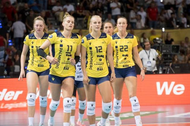 Marie Haenle SSC Palmberg Schwerin, 16 , Annegret Hoelzig SSC Palmberg Schwerin, 11 , hidden Patricia Llabres Herrera SSC Palmberg Schwerin, 13 , Hannah Kohn SSC Palmberg Schwerin, 12 , Fleur Savelkoel SSC Palmberg Schwerin, 02 , Jaelyn Rose Keene SSC Palmberg Schwerin, 22 , visibly disappointed after losing the third set GER, Allianz MTV Stuttgart vs SSC Palmberg Schwerin, Sparda Bank Supercup 2024, VBL, Season 2024 2025, 22 09 2024 GER, Allianz MTV Stuttgart vs SSC Palmberg Schwerin, Sparda Bank Supercup 2024, VBL, Season 2024 2025, 22 09 2024 Stuttgart Copyright: xSandyxDinkelackerx EP_SDR