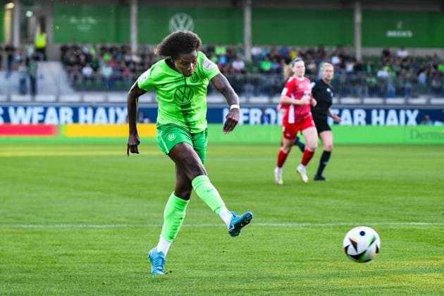 Soccer I Women I Season 2024 2025 I Bundesliga I 3 Matchday I VfL Wolfsburg 1 FC Köln I 22 09 2024 Goal shot Lineth Beerensteyn 9, VfL Wolfsburg Crop, close-up, portrait, portrait, single photo, single image, body Wolfsburg AOK Stadion Niedersachsen Germany Copyright: xLobeca InesxHähnelx