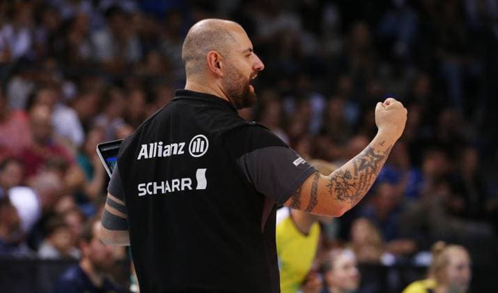 BAU 22 09 2024 Stuttgart Volleyball Supercup Allianz MTV Stuttgart vs SSC Palmberg Schwerin, Coach Konstantin Bitter Stuttgart cheers and clenches his fist