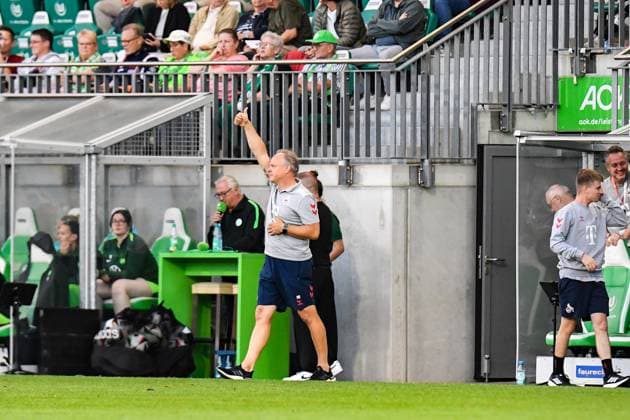 Soccer I Women I Season 2024 2025 I Bundesliga I Matchday 3 I VfL Wolfsburg 1 FC Köln I 22 09 2024 Goal celebration Daniel Weber Coach, 1 FC Köln after the goal for 1 0 from the visitors perspective Wolfsburg AOK Stadium Lower Saxony Germany Copyright: xLobeca InesxHähnelx