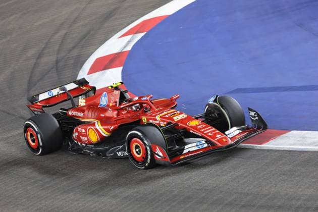 FORMULA 1 SINGAPORE AIRLINES SINGAPORE GRAND PRIX 2024 22 09 2024, Marina Bay Street Circuit, Singapore, FORMULA 1 SINGAPORE AIRLINES SINGAPORE GRAND PRIX 2024,in the picture Carlos Sainz Jr ESP , Scuderia Ferrari HP nordphotoxGmbHx xBratic nph00250