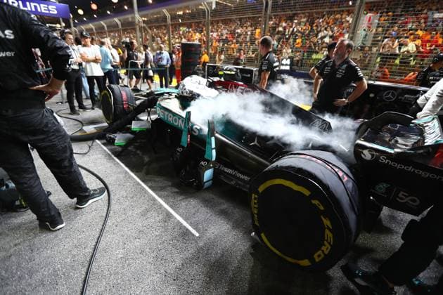 FORMULA 1 SINGAPORE AIRLINES SINGAPORE GRAND PRIX 2024 22 09 2024, Marina Bay Street Circuit, Singapore, FORMULA 1 SINGAPORE AIRLINES SINGAPORE GRAND PRIX 2024,in the picture Lewis Hamilton GBR , Mercedes AMG Petronas Formula One Team nordphotoxGmbHx xBratic nph00250