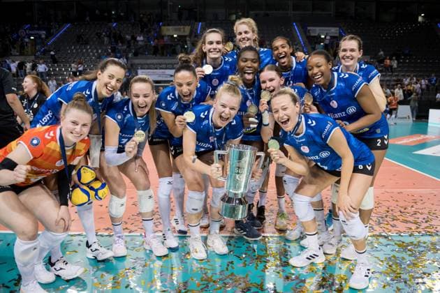 With trophy and medals, jubilation at MTV Stuttgart after victory GER, Allianz MTV Stuttgart vs SSC Palmberg Schwerin, Sparda Bank Supercup 2024, VBL, 2024 2025 season, 22 09 2024 GER, Allianz MTV Stuttgart vs SSC Palmberg Schwerin, Sparda Bank Supercup 2024, VBL, 2024 2025 season, 22 09 2024 Stuttgart Copyright: xSandyxDinkelackerx EP_SDR