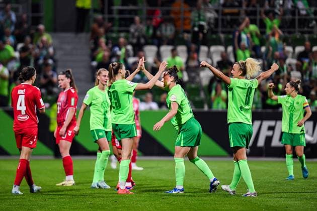 Soccer I Women I Season 2024 2025 I Bundesliga I Matchday 3 I VfL Wolfsburg 1 FC Köln I 22 09 2024 Goal celebration Jule Brand 29, VfL Wolfsburg with Marina Hegering 31, VfL Wolfsburg after the goal for 3 1 Wolfsburg AOK Stadion Niedersachsen Germany Copyright: xLobeca InesxHähnelx