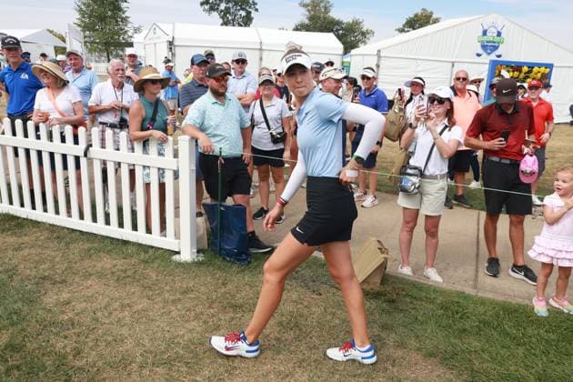 CINCINNATI, OH - SEPTEMBER 22: LPGA, Golf Damen golfer Nelly Korda walks towards the 10th hole after finishing the 9th hole during the final round of the Kroger Queen City Championship presented by P&G on September 22, 2024, at TPC River™s Bend in Cincinnati, Ohio. (Photo by Brian Spurlock Icon Sportswire) GOLF: SEP 22 LPGA Kroger Queen City Championship pres by P&G EDITORIAL USE ONLY Icon24092236