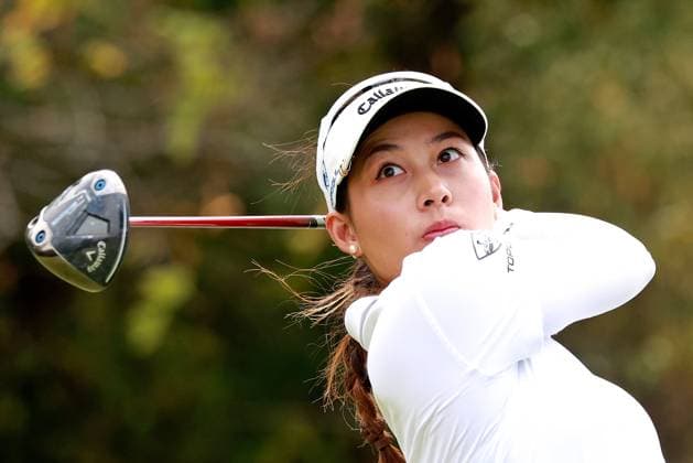 Sport Bilder des Tages CINCINNATI, OH - SEPTEMBER 22: LPGA, Golf Damen golfer Jeeno Thitikul plays her tee shot on the 8th hole during the final round of the Kroger Queen City Championship presented by P&G on September 22, 2024, at TPC River™s Bend in Cincinnati, Ohio. (Photo by Brian Spurlock Icon Sportswire) GOLF: SEP 22 LPGA Kroger Queen City Championship pres by P&G EDITORIAL USE ONLY Icon24092247