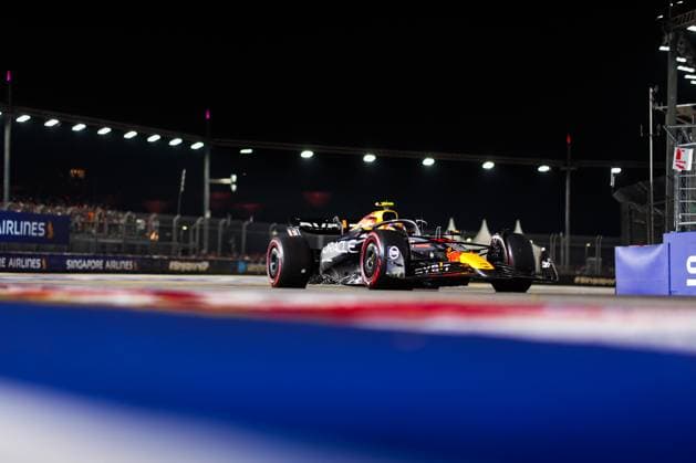 11 PEREZ Sergio (mex), Red Bull Racing RB20, action during the Formula 1 Singapore Grand Prix 2024, 18th round of the 2024 Formula One World Championship, WM, Weltmeisterschaft from September 20 to 22, 2024 on the Marina Bay Circuit, in Singapore, Singapore - F1 - SINGAPORE GRAND PRIX 2024 DPPI Panoramic  240922_R18_SINGAPORE_DP_AV3_3457