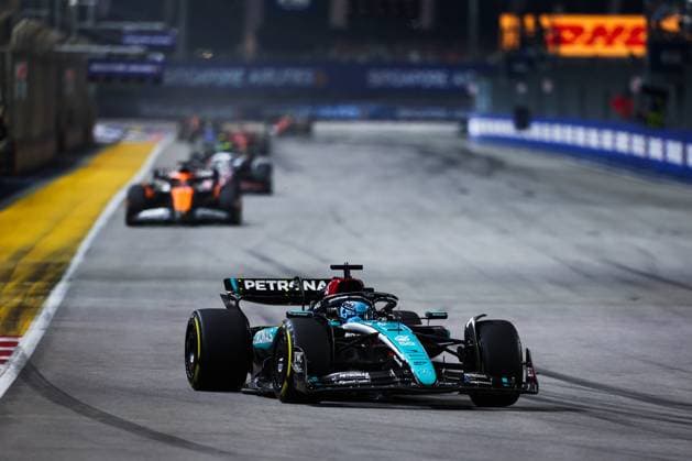 63 RUSSELL George (gbr), Mercedes AMG F1 Team W15, action during the Formula 1 Singapore Grand Prix 2024, 18th round of the 2024 Formula One World Championship, WM, Weltmeisterschaft from September 20 to 22, 2024 on the Marina Bay Circuit, in Singapore, Singapore - F1 - SINGAPORE GRAND PRIX 2024 DPPI Panoramic  240922_R18_SINGAPORE_DP_AV3_4224