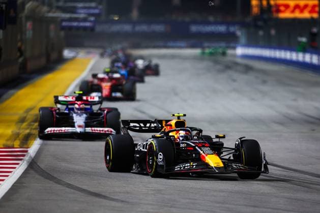 11 PEREZ Sergio (mex), Red Bull Racing RB20, action during the Formula 1 Singapore Grand Prix 2024, 18th round of the 2024 Formula One World Championship, WM, Weltmeisterschaft from September 20 to 22, 2024 on the Marina Bay Circuit, in Singapore, Singapore - F1 - SINGAPORE GRAND PRIX 2024 DPPI Panoramic  240922_R18_SINGAPORE_DP_AV3_4237