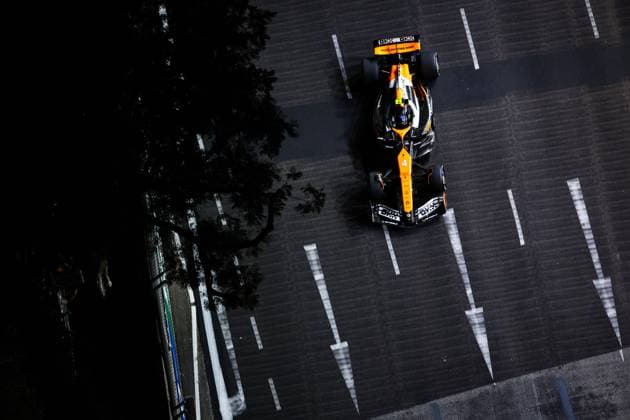 04 NORRIS Lando (gbr), McLaren F1 Team MCL38, action during the Formula 1 Singapore Grand Prix 2024, 18th round of the 2024 Formula One World Championship, WM, Weltmeisterschaft from September 20 to 22, 2024 on the Marina Bay Circuit, in Singapore, Singapore - F1 - SINGAPORE GRAND PRIX 2024 DPPI Panoramic  240922_R18_SINGAPORE_DP_AV3_7375