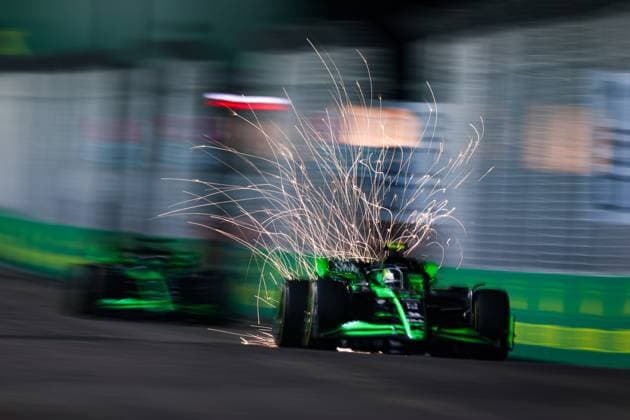 24 ZHOU Guanyu (chi), Stake F1 Team Kick Sauber C44, action during the Formula 1 Singapore Grand Prix 2024, 18th round of the 2024 Formula One World Championship, WM, Weltmeisterschaft from September 20 to 22, 2024 on the Marina Bay Circuit, in Singapore, Singapore - F1 - SINGAPORE GRAND PRIX 2024 DPPI Panoramic  240922_R18_SINGAPORE_DP_FG001236