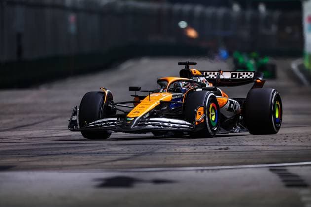 81 PIASTRI Oscar (aus), McLaren F1 Team MCL38, action during the Formula 1 Singapore Grand Prix 2024, 18th round of the 2024 Formula One World Championship, WM, Weltmeisterschaft from September 20 to 22, 2024 on the Marina Bay Circuit, in Singapore, Singapore - F1 - SINGAPORE GRAND PRIX 2024 DPPI Panoramic  240922_R18_SINGAPORE_DP_FG001418