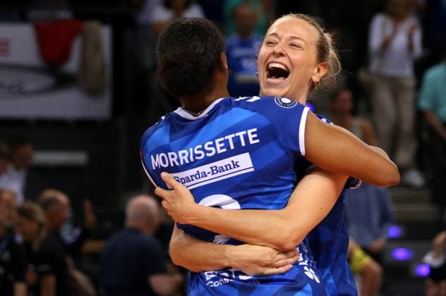 BAU 22 09 2024 Stuttgart Volleyball Supercup Allianz MTV Stuttgart vs SSC Palmberg Schwerin, from l Breland Morrissette, Toni Stautz Stuttgart are happy