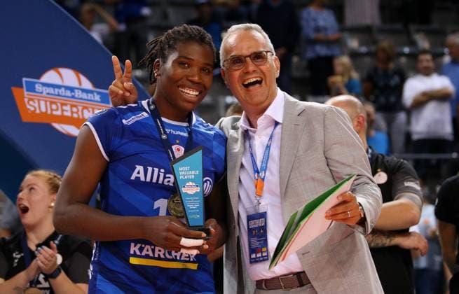 BAU 22 09 2024 Stuttgart Volleyball Supercup Allianz MTV Stuttgart vs SSC Palmberg Schwerin, from left Krystal Rivers and Frank Fischer shareholder Stuttgart Indoors