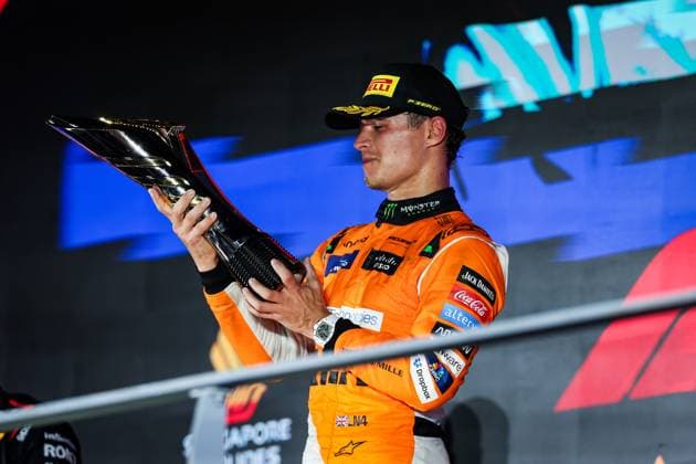 NORRIS Lando (gbr), McLaren F1 Team MCL38, portrait during the Formula 1 Singapore Grand Prix 2024, 18th round of the 2024 Formula One World Championship, WM, Weltmeisterschaft from September 20 to 22, 2024 on the Marina Bay Circuit, in Singapore, Singapore - F1 - SINGAPORE GRAND PRIX 2024 DPPI Panoramic  240922_R18_SINGAPORE_DP_FG001983