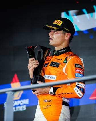 NORRIS Lando (gbr), McLaren F1 Team MCL38, portrait during the Formula 1 Singapore Grand Prix 2024, 18th round of the 2024 Formula One World Championship, WM, Weltmeisterschaft from September 20 to 22, 2024 on the Marina Bay Circuit, in Singapore, Singapore - F1 - SINGAPORE GRAND PRIX 2024 DPPI Panoramic  240922_R18_SINGAPORE_DP_FG002008-2