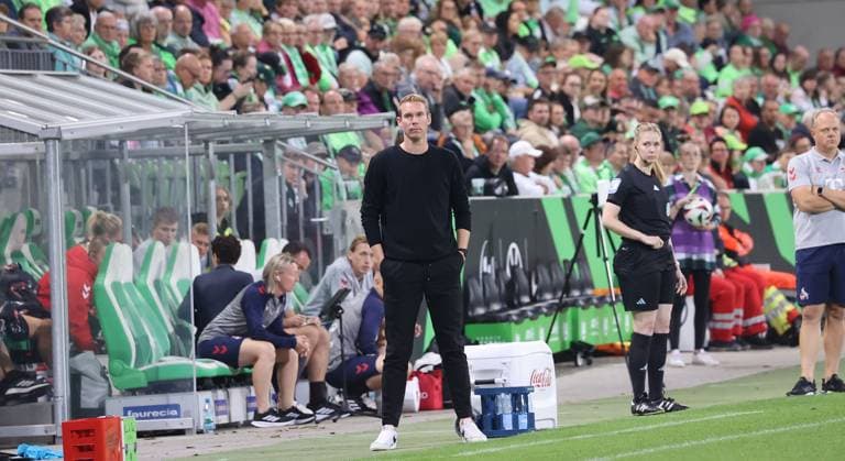 Women VfL Wolfsburg vs 1 FC Köln Wolfsburg, 22 09 2024, Football, Women, Season 24 25, Google Pixel Bundesliga, Matchday 3, VfL Wolfsburg vs 1 FC Köln, Picture shows VfL Coach Tommy Stroot Wolfsburg