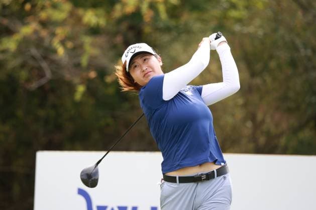 CINCINNATI, OH - SEPTEMBER 22: LPGA, Golf Damen golfer Yan Liu plays her tee shot on the 8th hole during the final round of the Kroger Queen City Championship presented by P&G on September 22, 2024, at TPC River™s Bend in Cincinnati, Ohio. (Photo by Brian Spurlock Icon Sportswire) GOLF: SEP 22 LPGA Kroger Queen City Championship pres by P&G EDITORIAL USE ONLY Icon24092250