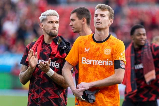 Robert Andrich Bayer 04 Leverkusen, 8 , Lukas Hradecky Bayer 04 Leverkusen, 1 Leverkusen, Soccer 1 Bundesliga 4 Matchday, Matchday 4, Bayer 04 Leverkusen VfL Wolfsburg, 22 09 2024, BayArena, Leverkusen DFL regulations prohibit any use of photographs as image sequences and or quasi video Â