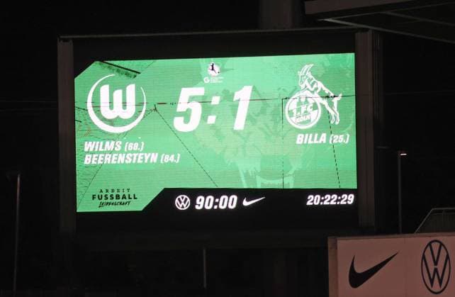 Women VfL Wolfsburg vs 1 FC Köln Wolfsburg, 22 09 2024, Football, Women, Season 24 25, Google Pixel Bundesliga, Matchday 3, VfL Wolfsburg vs 1 FC Köln, Picture shows The scoreboard shows the final score 5 1 Wolfsburg