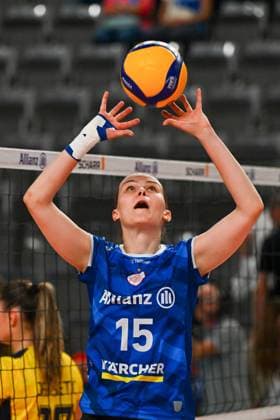 SuperCup Allianz MTV Stuttgart SSC Palmberg Schwerin 22 09 2024 SuperCup, Super Cup, Volleyball, Women, Season 2024 25, Allianz MTV Stuttgart in blue , against SSC Palmberg Schwerin in yellow , Charlotte Krenicky, Copyright: xBEAUTIFULxSPORTS TomxBlochx