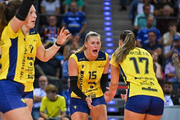 SuperCup Allianz MTV Stuttgart SSC Palmberg Schwerin 22 09 2024 SuperCup, Super Cup, Volleyball, Women, Season 2024 25, Allianz MTV Stuttgart in blue , against SSC Palmberg Schwerin in yellow , 15 Elles Dambrink and 1 Vedrana Jaksetic, Copyright: xBEAUTIFULxSPORTS TomxBlochx