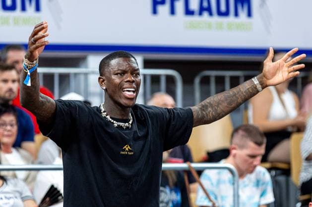 Dennis Schroeder shareholder Basketball Loewen Braunschweig GmbH , single picture, single photo, portrait, portraet, Bamberg Baskets vs Basketball Loewen Braunschweig, Basketball, easyCredit BBL, 1 matchday, 22 09 2024 Bamberg Baskets vs Basketball Loewen Braunschweig, Basketball, easyCredit BBL, 1 matchday, 22 09 2024 Bamberg Copyright: xEibner-Pressefoto G.xSantemizx EP_EER