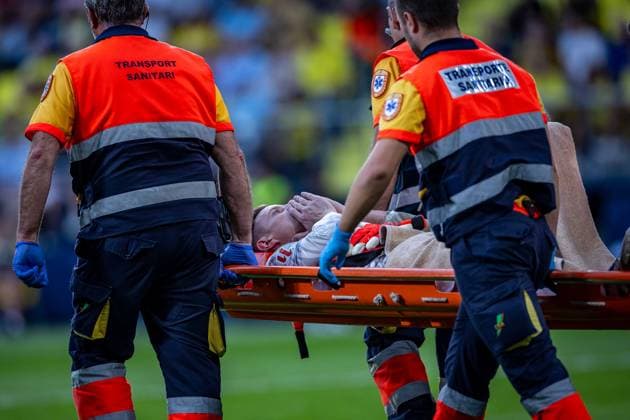 Soccer La Liga matchday 6 Real Madrid Espanyol Barcelona on 21 09 2024 at Estadio Santiago Bernabeu in Madrid Marc Andre ter Stegen Barcelona is carried off the pitch injured xPGSx