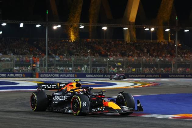 F1 Grand Prix Of Singapore Sergio Perez of Mexico drives the Red Bull Racing-Honda RBPT RB20 during the F1 Grand Prix of Singapore at Marina Bay Street Circuit in Singapore, Singapore, on September 22, 2024. Singapore Singapore  Copyright: xMorganxHancockx originalFilename:hancock-f1grandp240922_npimI.jpg