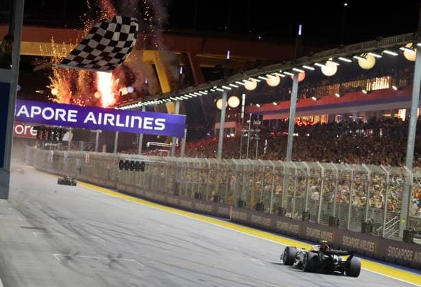 22 09 2024, Marina Bay Street Circuit, Singapore, FORMULA 1 SINGAPORE AIRLINES SINGAPORE GRAND PRIX 2024,pictured crossing the finish line by Nico Hülkenberg DEU , MoneyGram Haas F1 Team Defodi 506 20240922 hbr 0155 Defodi-506
