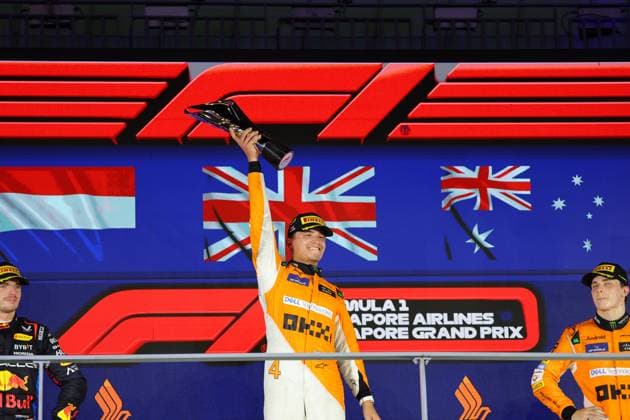 22 09 2024, Marina Bay Street Circuit, Singapore, FORMULA 1 SINGAPORE AIRLINES SINGAPORE GRAND PRIX 2024,in the picture winner Lando Norris GBR , McLaren F1 Team, 2nd place for Max Verstappen NLD , Oracle Red Bull Racing, 3rd place for Oscar Piastri AUS Defodi 506 20240922 hbr 0177 Defodi-506