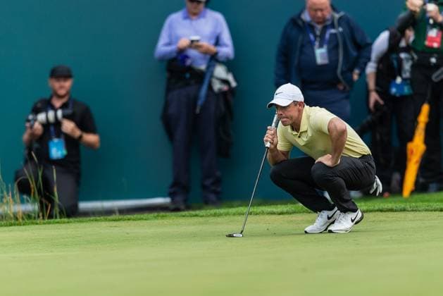 Rory McIlroy of Northern Ireland lines up his putt on the first play off hole at the 18th green during round 4 of the BMW PGA, Golf Herren Championship at the Wentworth Golf Club, Virginia Water, England on 22 September 2024. Copyright: xGrantxWinterx 41780581