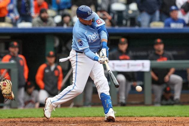 September 22, 2024: Kansas City Royals first baseman Yuli Gurriel (18) hits a single against the San Francisco Giants during the ninth inning at Kauffman Stadium in Kansas City, MO. CSM Kansas City United States of America - ZUMAc04_ 20240922_zma_c04_079 Copyright: xDavidxSmithx