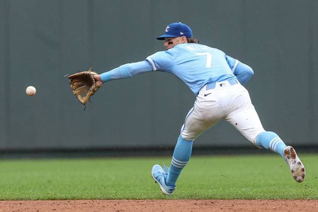 September 22, 2024: Kansas City Royals shortstop Bobby Witt Jr. (7) makes the play on a hit by San Francisco Giants catcher Patrick Bailey (14) and throws to first for the out during the sixth inning at Kauffman Stadium in Kansas City, MO. CSM Kansas City United States of America - ZUMAc04_ 20240922_zma_c04_083 Copyright: xDavidxSmithx