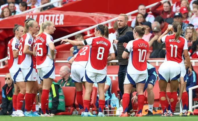 - Arsenal Women v Manchester City Women, Women™s Super League, Emirates Stadium, London, UK - 22nd September 2024. Jonas Eidevall manager of Arsenal points out instructions to his players. - Arsenal Women v Manchester City Women, Women™s Super League, Emirates Stadium, London, UK - 22nd September 2024. London Emirates Stadium UK Copyright: xDanxWeirx CP_Arsenal_Women_Manchester_City_Women_46