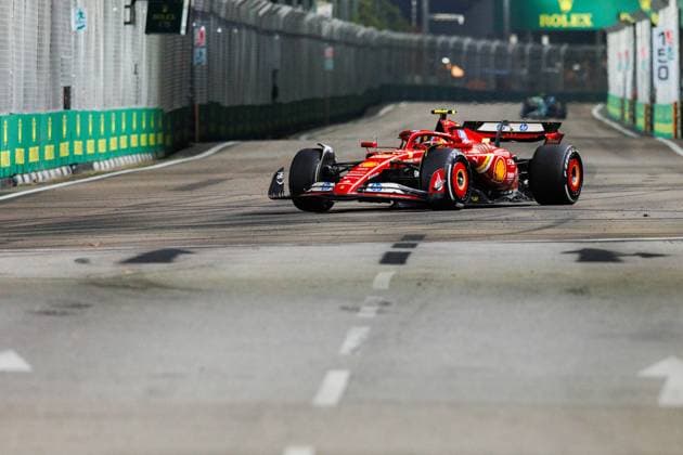 Formula 1, Singapore Grand Prix 2024, Sunday Race in Singapore - 22 Sept 2024 Carlos Sainz of Spain drives the (55) Ferrari SF-24 during the F1 Grand Prix of Singapore at the Marina Bay Street Circuit. Singapore Singapore Copyright: xGeorgexHitchensx xSOPAxImagesx ghsingapore24_race_39