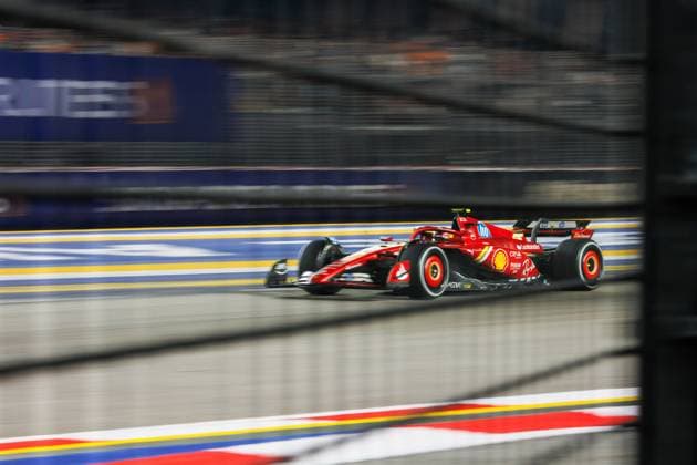 Formula 1, Singapore Grand Prix 2024, Sunday Race in Singapore - 22 Sept 2024 Carlos Sainz of Spain drives the (55) Ferrari SF-24 during the F1 Grand Prix of Singapore at the Marina Bay Street Circuit. Singapore Singapore Copyright: xGeorgexHitchensx xSOPAxImagesx ghsingapore24_race_50