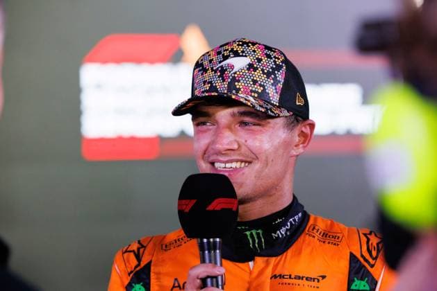 September 22, 2024, Singapore, Singapore: Lando Norris of Great Britain and McLaren Formula 1 Team talks to the media after winning the F1 Grand Prix Singapore at the Marina Bay Street Circuit. Singapore Singapore - ZUMAs197 20240922_aaa_s197_116 Copyright: xGeorgexHitchensx