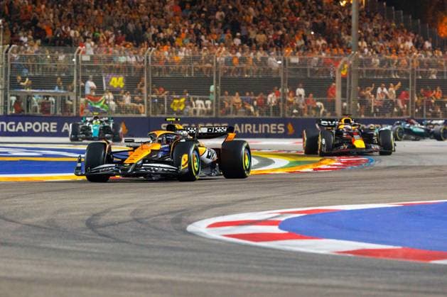 September 22, 2024, Singapore, Singapore: Lando Norris of Great Britain drives the (4) McLaren MCL37 during the F1 Grand Prix of Singapore at the Marina Bay Street Circuit. Singapore Singapore - ZUMAs197 20240922_aaa_s197_052 Copyright: xGeorgexHitchensx