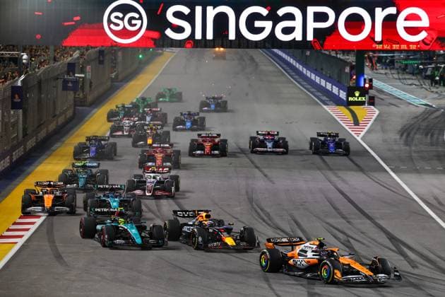 (240922) -- SINGAPORE, Sept. 22, 2024 -- Drivers start during the Formula 1 Singapore Grand Prix night race at Marina Bay Street Circuit, Singapore, Sept. 22, 2024. (Photo by Xinhua) (SP)SINGAPORE-F1-SINGAPORE GRAND PRIX 2024 QianxJun 